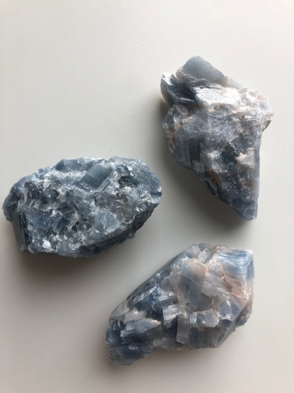 calcite chunks | blue  medium (8-10cm)